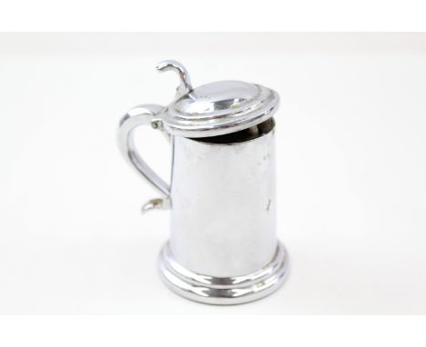 A VINTAGE DUNHILL TANKARD STYLE CIGARETTE TABLE LIGHTER, POLISHED CHROME,