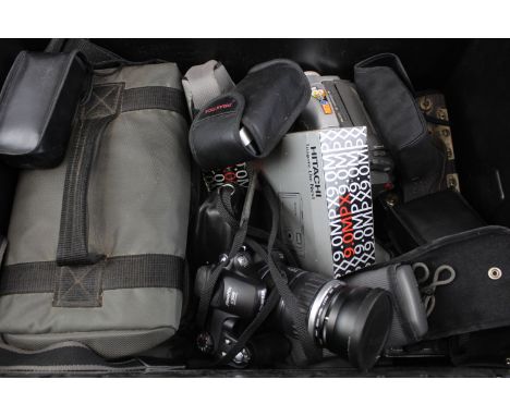 A COLLECTION OF VINTAGE CAMERAS INCLUDING SLRS, DSLRS, LENSES, DIGITAL COMPACTS, OPTICAL EQUIPMENT (QTY)