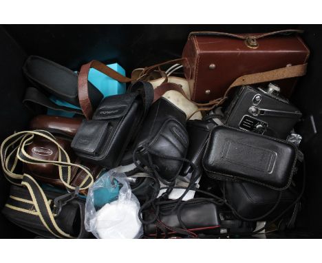 A COLLECTION OF VINTAGE CAMERAS INCLUDING SLRS, DSLRS, LENSES, DIGITAL COMPACTS, OPTICAL EQUIPMENT (QTY)