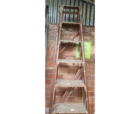 VINTAGE WOODEN STEP LADDER