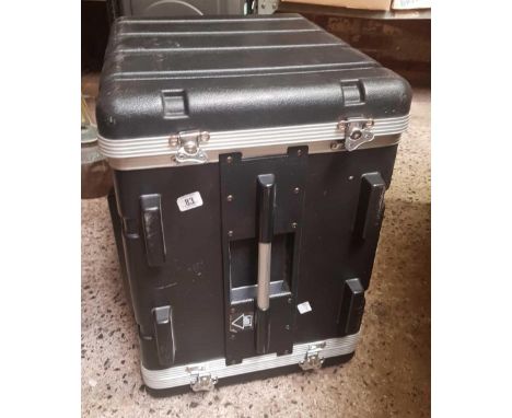 METAL &amp; FIBRE SPEAKER CASE
