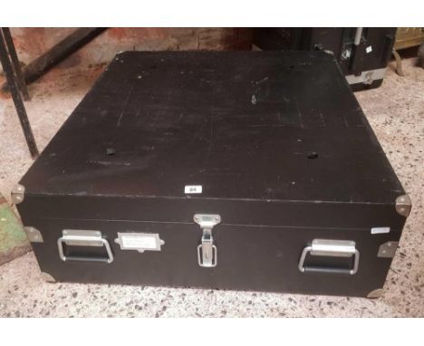 SQUARE HINGED 2 HANDLED INSTRUMENT OR SPEAKER TRAVEL CASE