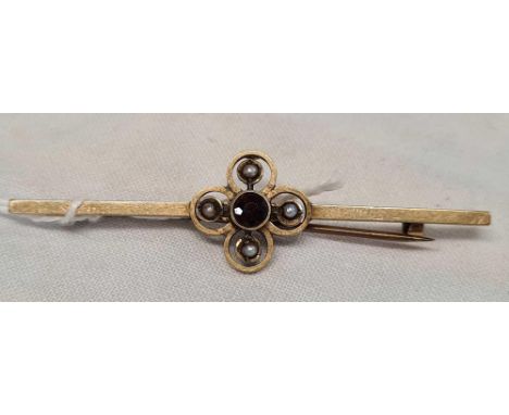 AN ANTIQUE GARNET &amp; PEARL BAR BROOCH SET IN 9ct GOLD