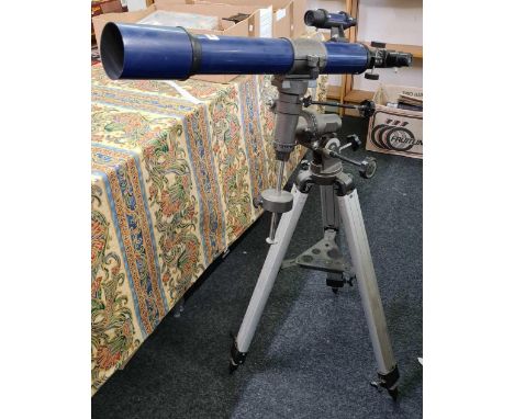 SKYLUX REFRACTOR TELESCOPE ON TRIPOD - NO KNOWN IF COMPLETE