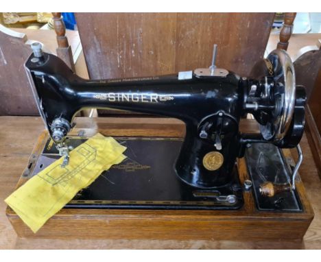 BOXED VINTAGE MANUAL SINGER SEWING MACHINE