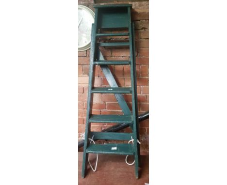 VINTAGE 5 STEP WOODEN STEP LADDER