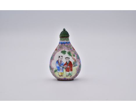 A CHINESE ENAMEL SNUFF BOTTLE, QING DYNASTY, LATE 19TH CENTURY清 十九世纪晚期婴戏圖鼻烟壶Of flattened pear shape, decorated to each side w
