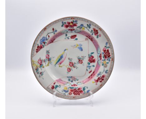 A CHINESE EXPORT ‘FAMILLE-ROSE’ PORCELAIN PLATE, QING DYNASTY, YONGZHENG PERIOD, 1723 – 1735清 雍正粉彩花鸟圖纹盤Asymmetrically enamell