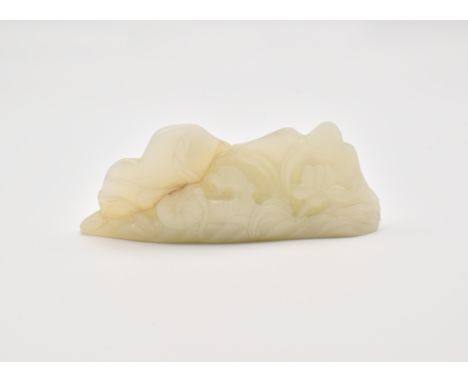 A CHINESE WHITISH JADE BRUSH REST, QING DYNASTY, 18TH/19TH CENTURY清 十八/十九世紀 白玉筆架山In the Ming style, carved with a mandarin du