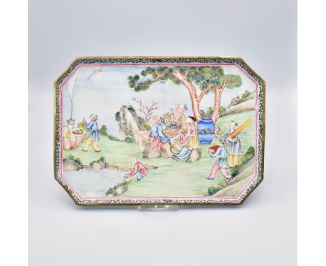 A CANTON ENAMEL RECTANGULAR SHAPED TRAY, QING DYNASTY, QIANLONG PERIOD, 1736 – 1795清 乾隆 銅胎畫琺琅高士紋盤 The rectangular body with c