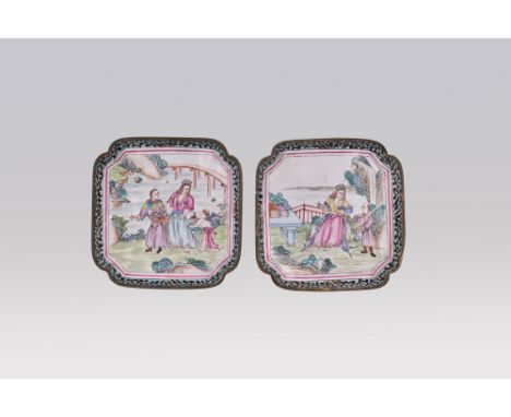 A PAIR OF CANTON ENAMEL ‘EUROPEAN-SUBJECT’ DISHES, QING DYNASTY, QIANLONG PERIOD, 1736 – 1795清 乾隆 画珐琅欧洲人物画碟一对Of square shape,