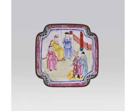 TWO CANTON ENAMEL DISHES, QING DYNASTY, QIANLONG PERIOD, 1736 – 1795清 乾隆1736-1795  銅胎畫琺琅碟 一對Each of square shape, painted wit