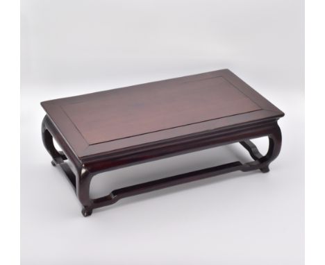 * TO BE SOLD WITHOUT RESERVE *λ A CHINESE HONGMU CORNER LEG STAND, QING DYNASTY, 18TH/19TH CENTURY清 十八至十九世纪  红木架The rectangul