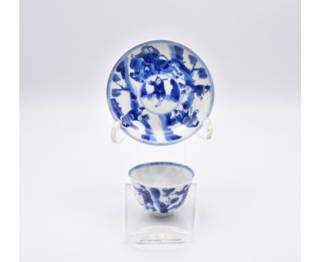 A CHINESE BLUE AND WHITE PORCELAIN TEA BOWL AND SAUCER, QING DYNASTY, KANGXI PERIOD, 1662 – 1722清 康熙青花人物紋杯碟 The bowl with dee