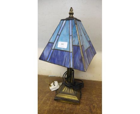 A Tiffany style table lamp 