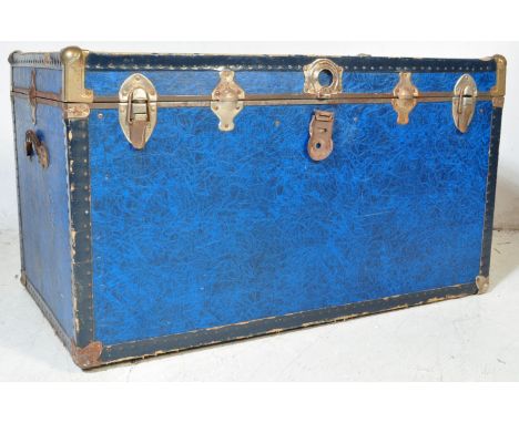 Collection of suitcases - trunk. A large steamer trunk with clasp fronts together with tin metal steamer trunks&nbsp;