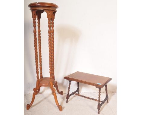An Edwardian early 20th century inlaid side table having inlaid desecration to the top over turned bobbin type supports unite