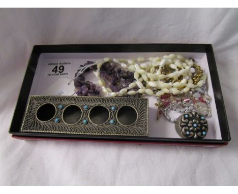 Vintage jewellery, lipstick holder, pill box etc