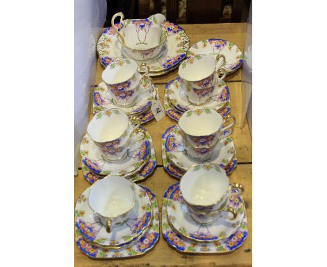 New Chelsea 'Woodland' thirty five piece part tea service