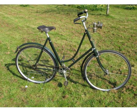 *A circa 1910 Rudge Whitworth Lady's Roadster. Comprising a swan neck loop frame of 23-inches the bicycle features up-turned 