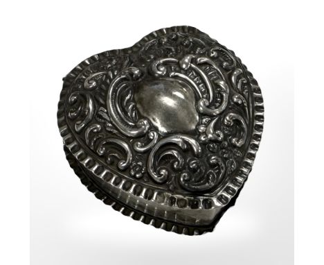 A silver heart shaped trinket box, width 5cm, Birmingham 1900.