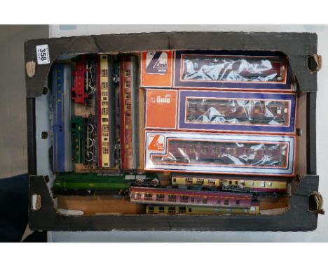 A collection of Lima Model train rolling stock and engines (some boxed).