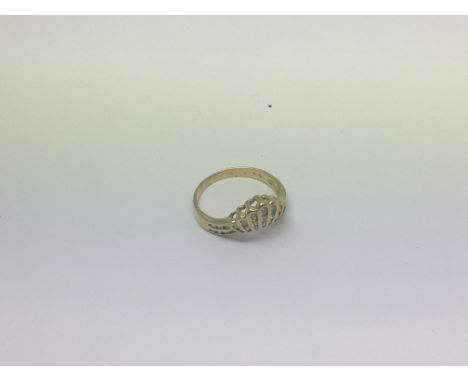 An 18ct gold fan shaped 0.5ct diamond ring. Size h/j approx weight 2.3g