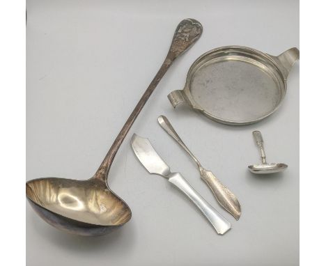 A group of silver items to include a twin handled tray, fish knives and a tea caddy spoon, total weight 175g along with a sil