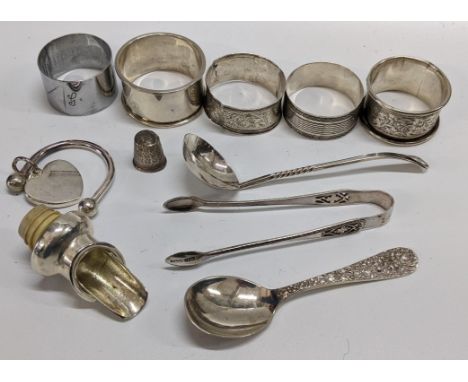 Mixed silver and silver plate to include four silver napkin rings, silver thimble and other items, silver weight 133.9g Locat