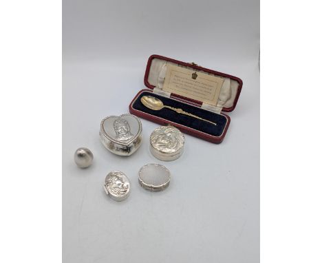 A group of silver collectables to include a heart shaped trinket A/F engraved December 21st 1895 together with others and a b