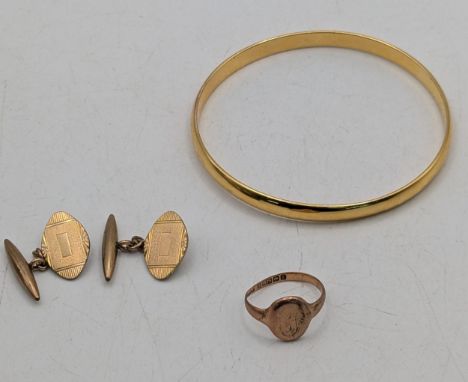 Jewellery to include a 9ct rose gold signet ring, 2.8g, together with a pair of gold plated cufflinks and a gold plated bangl
