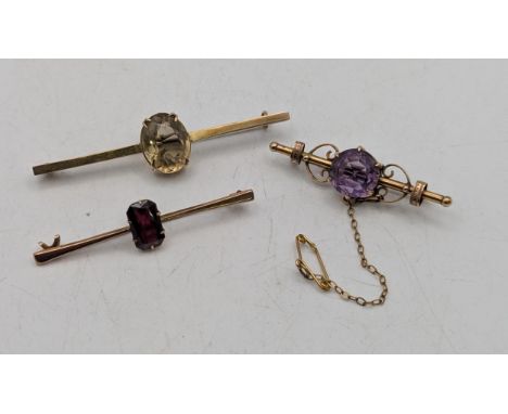Three brooches to include two 9ct gold examples, one set with citrine along with a yellow metal brooch set with an amethyst t