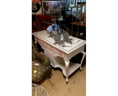 French style, hand painted, off white sideboard, casters to base. Item measures approx: 125cm wide, 57cm deep, 79.5cm high.