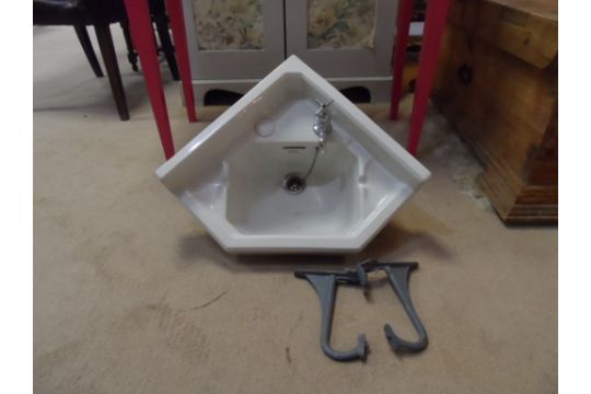 Royal Doulton Corner Sink With 2 Wall Brackets Sink Retains