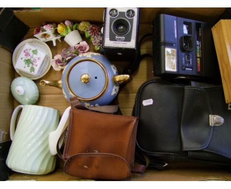 A mixed collection of items to include: vintage cameras, Minton tea pot, small barometer etc (1 tray). 