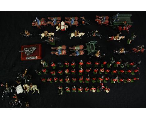A large collection of vintage lead soldiers and other military figures, Scottish regiment, some with damage as shown. H.7cm. 