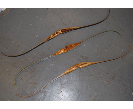 A set of 3x original vintage bows. Falkel Sweden 34#28, Sherwood Forest Bowcraft, Outlaw339 &amp; Outlaw407.  POSTAGE: Worldw