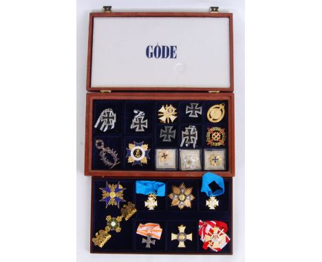 An original GODE cased set of replica / reproduction Imperial German Prussian medals. To include iron crosses, awards for mer