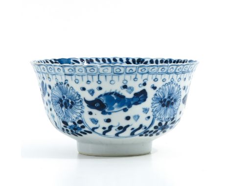 Decorated with flowers and sea creatures, Kangxi mark, 13 cm. in diameter. 