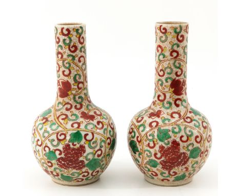 Wucai decor, Kangxi mark,  21 cm. tall. 