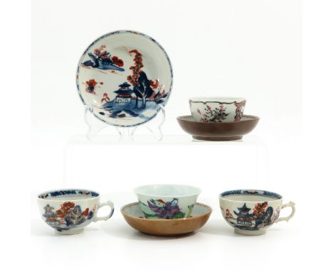 Including 4 cups and 3 saucers, in diverse decors, saucers are 13 cm. in diameter, hairline.