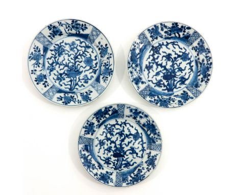 Floral decor, Kangxi Period, 22 cm. in diameter, chip.