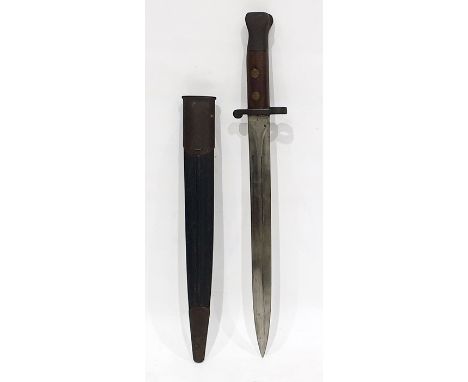 WWI bayonet in metal and leather sheath Condition ReportThe bayonet is 45.5 cm overall. It has indistinct marks on one side, 