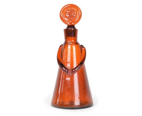 Erik Hoglund amber Glasmadamer people decanter for Kosta Boda. 28.5cm (11in) high.