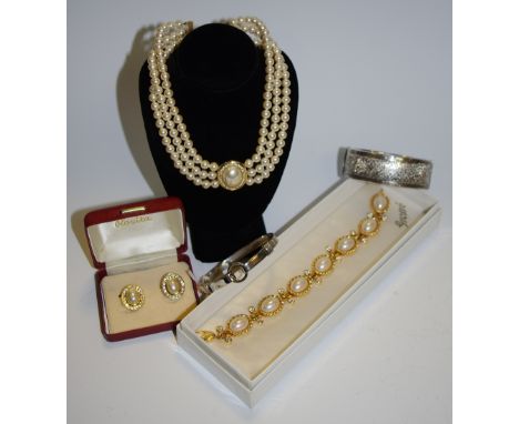 Costume Jewellery - a faux pearl and gilt metal suite comprising bracelet, 3 string necklace, clip on earrings, a silver bang