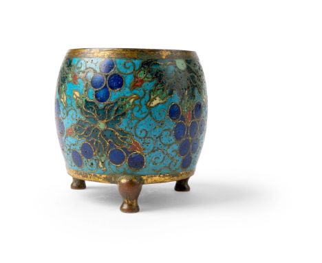 CLOISONNÉ ENAMEL 'GRAPES' TRIPOD INCENSE BURNER LATE MING-EARLY QING DYNASTY, 17TH-18TH CENTURY 明末清初 銅胎掐絲琺瑯葡萄紋筒式三足爐 of barrel