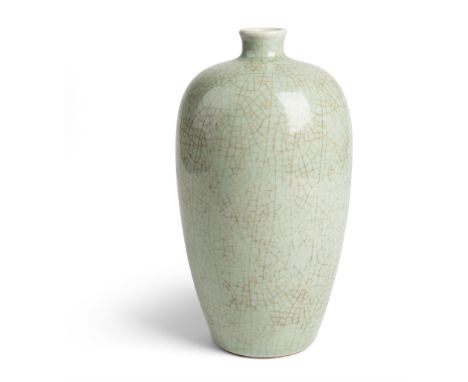 GE-TYPE CRACKLE-GLAZED VASE QING DYNASTY, 18TH-19TH CENTURY 清 仿哥釉瓶 of spindle shape, the high shouldered body rising smoothly