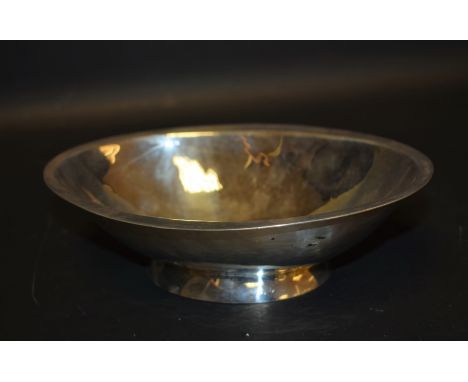 Modern Design - a Swedish silver oval bowl, lightly planished overall, flared foot, 18.5cm wide, Olle Friedman, c.1985, 9oz 