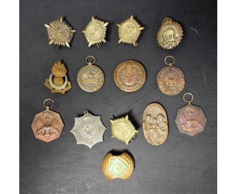 Militaria - British India/India/Pakistan, 1st Punjab Regiment military cap badge; other regimental cap badges, including Paki