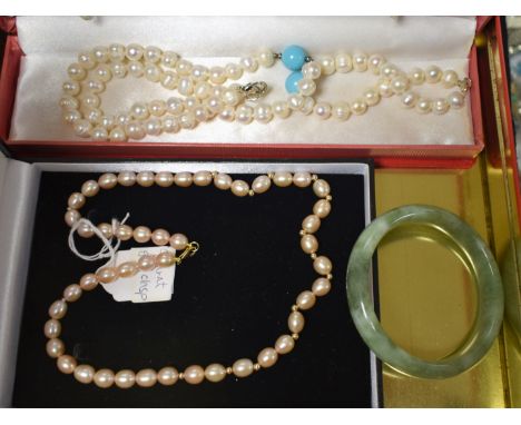 Jewellery - a Baroque style pearl necklace and bracelet set; a pink blush pearl necklace; a jadeite bangle